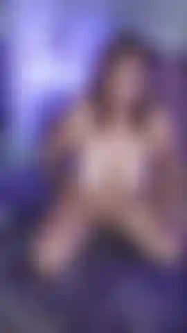 Cassons ma chatte et faisons sauter mes seins monstrueux.