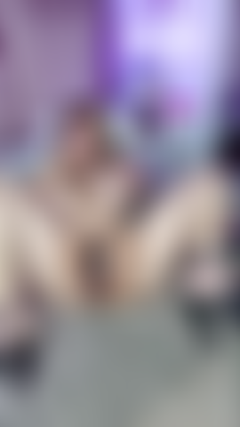 Des talons aux pieds.... Je baise ma chatte.