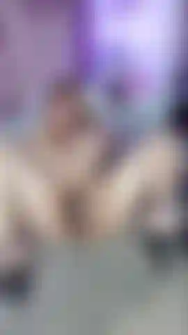 Des talons aux pieds.... Je baise ma chatte.