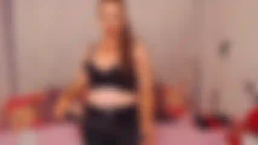 Mon esclave inutile m'a tellement mis en colère ! Regarde-moi le dominer et l'humilier !