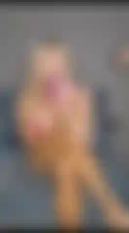 Je teste mon jouet de stimulation de clitoris télécommandé. J'aimerais que tu sois là !