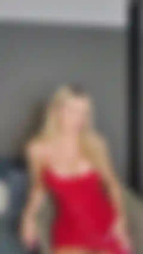 Maîtresse t'oblige à lui bouffer la chatte.