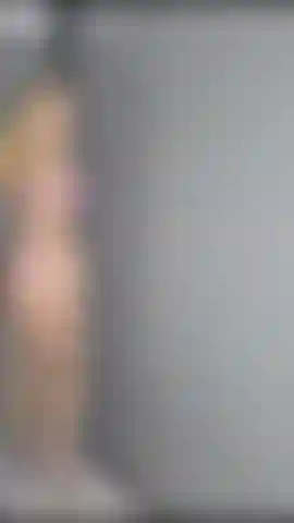 Taquine et me déshabillant avec mes talons de strip-teaseuse avec joi.