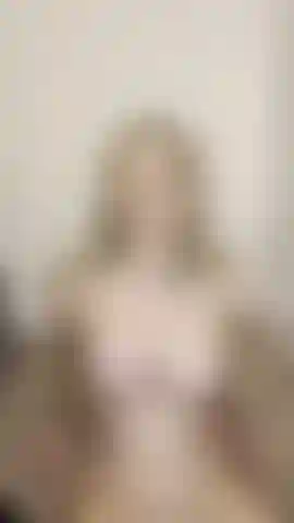 Je vous adore, déesses nues, bottes et pieds.