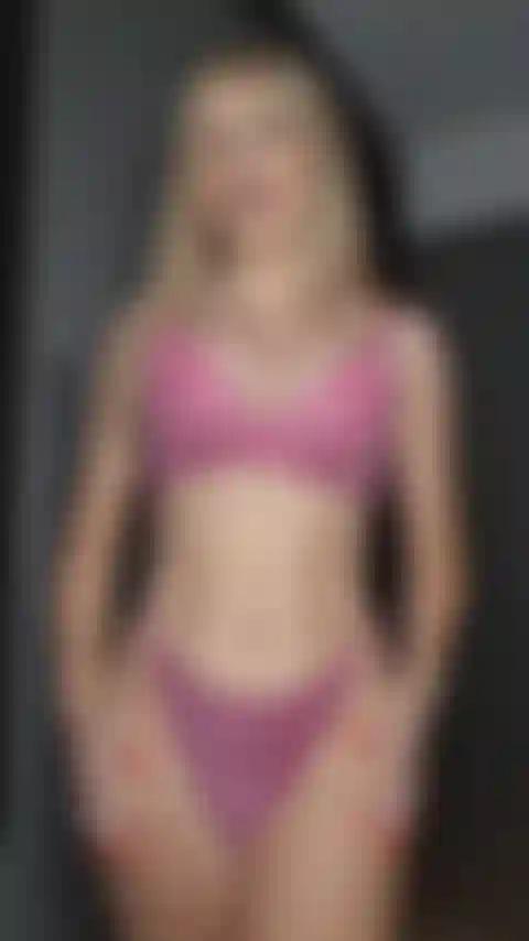 Matin joi avec un jouet.