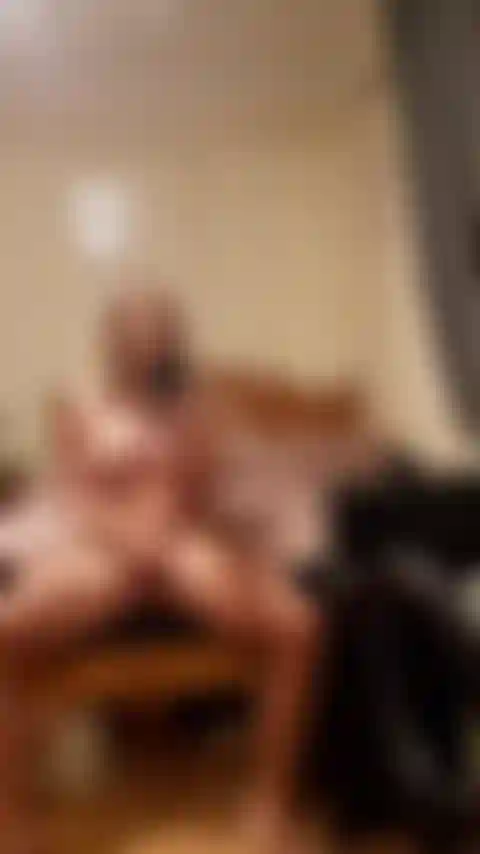 Photo miroir alors que je joue nue et que je jouis pour toi.