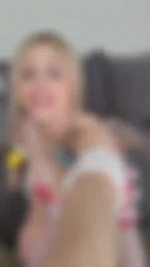 Naughty maid vous offre du joi et un orgasme guidé.