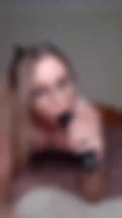 Je crache et je suce un gode bbc.