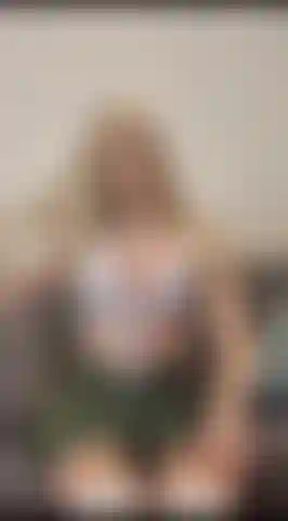 Votre élève coquine vous séduit pour vous sortir du pétrin.