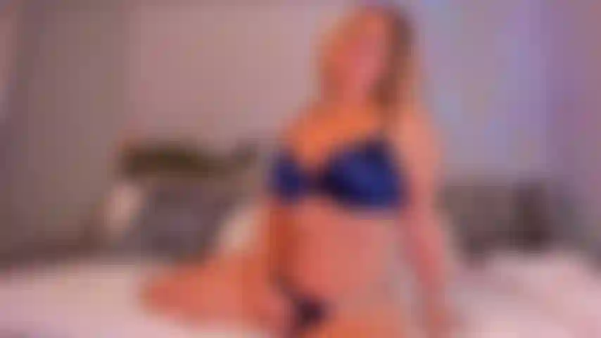 Une chienne sensuelle et une machine à baiser missionnaire - je suis toute seule dans mon lit, viens me rejoindre ? Je vais me déshabiller pour toi et tu peux me baiser en chien et en missionnaire, nous commencerons lentement puis irons plus vite jusqu'à ce que nous jouissions tous les deux.