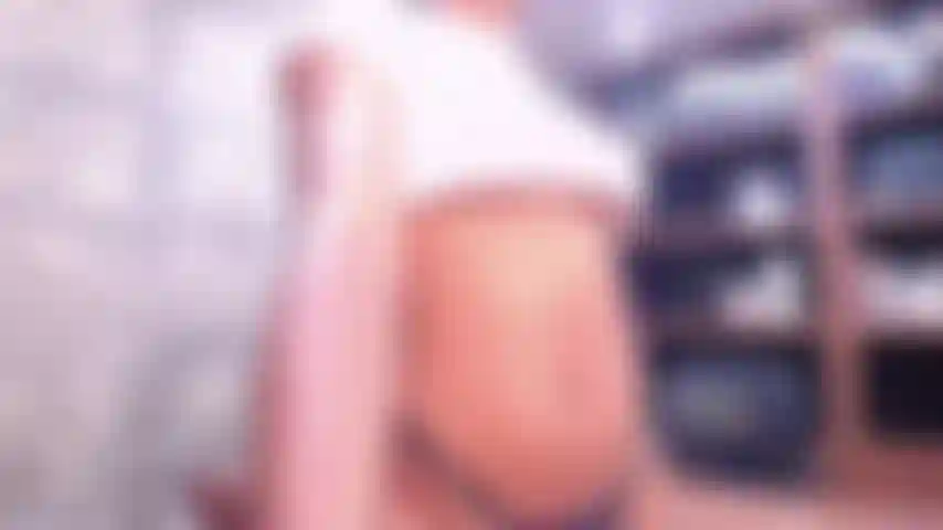 Ebony girl fait une gorge profonde incroyable.