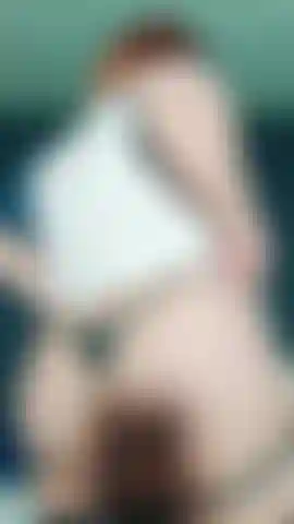 Gros cul naturel qui rebondit dans ta face.