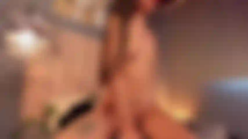 Je chevauche un gode de face.