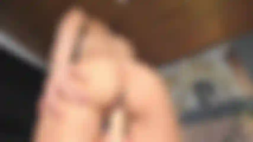 Baise lentement le gode.