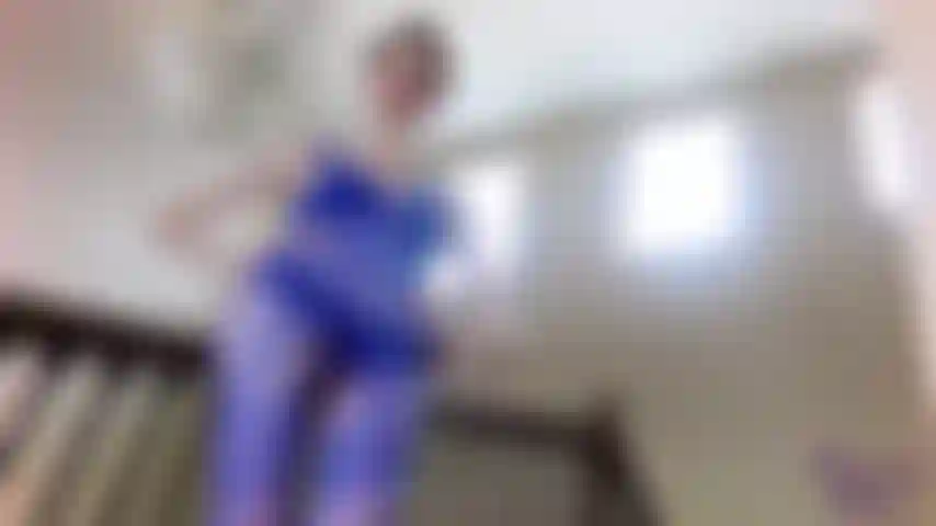 Bien sûr que non ! Tu es mon esclave gay. Tu n'as plus le droit de caresser mes courbes sensuelles et pulpeuses. Tu ne caresses que la bite.