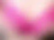 Si vous pouvez suivre toutes mes commandes dans ce clip, je retirerai mon soutien-gorge. Vous aurez encore et encore besoin de mes seins et ne jouirez que lorsque je le dirai.