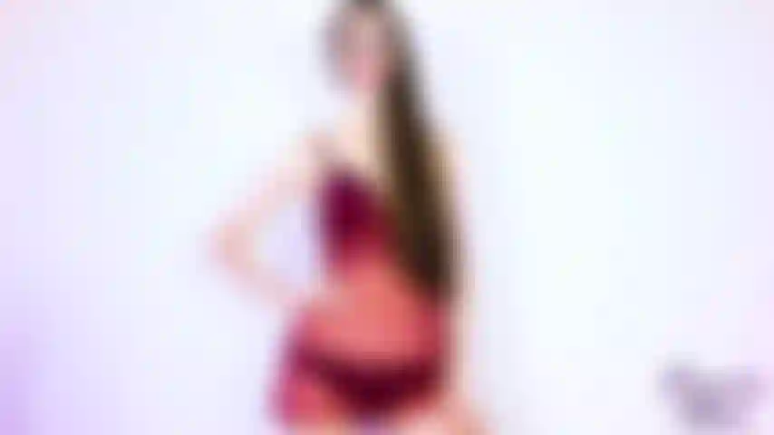 Cei joi pour les salopes désespérées : tu es une salope qui fera tout pour moi. Pour le prouver, je vais te taquiner avec mon corps sexy jusqu'à ce que tu supplies d'exploser. Tu vas alors mériter ta libération et me montrer combien tu peux avaler !