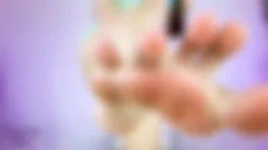 Sissy foot bitch humiliation joi, enfile ta culotte préférée et prépare-toi pour un joi sexy et humiliant, poule mouillée ! Je veux voir à quel point tu es vraiment une putain de poule mouillée pour mes pieds. C'est parfait que tu sois largué car maintenant tu peux devenir ma poule mouillée dévouée.