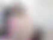 Tu es déjà tellement accro, obsédée et faible pour ma taille parfaite de 10 pieds. Mais ce n'est pas assez. Tu vas devenir encore plus accro, obsédée et faible pour mes pieds dans ce clip...