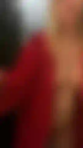 Quelqu'un dit simplement de manger.