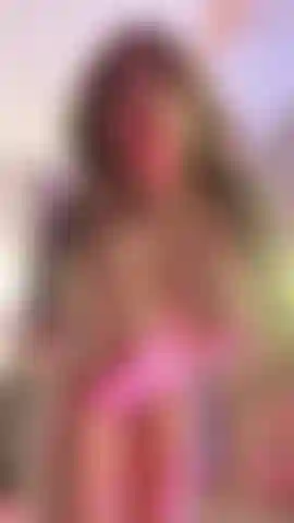 Je joue avec mes gros seins et mon corps en forme !