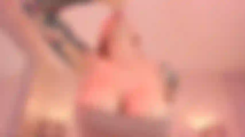 Sloppy bj dégoulinant de seins!