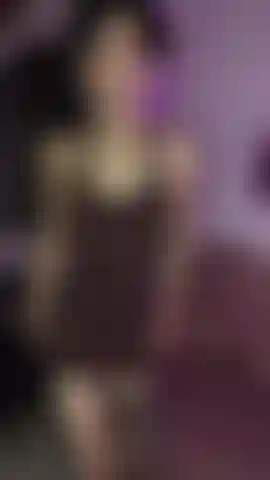 A slow dance watch me play with every move of my hips