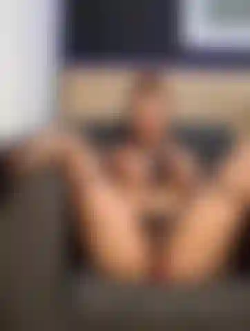 Regarde-moi me masturber fort..