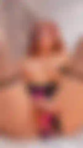 La chatte joue à la giclée !