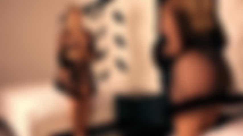 Une blonde latine au gros cul et méchante.