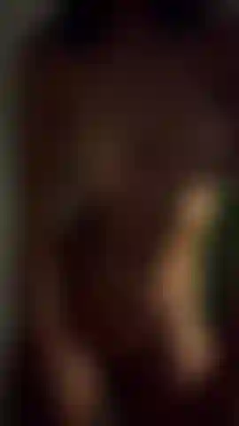 Chatte mouillée et excitée, je frotte mon corps, je te taquine, j'ai besoin de toi....À l'intérieur... Moi...
