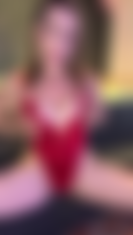 Joue avec ma chatte humide.