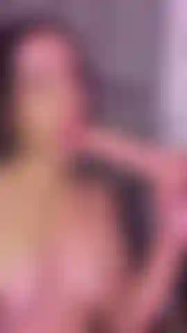 Baise ce joli visage et fais jouir tout dessus.