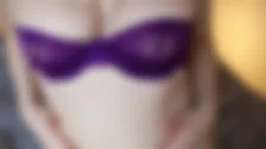 Anal très sexy... Verre et vibromasseur noir en moi.