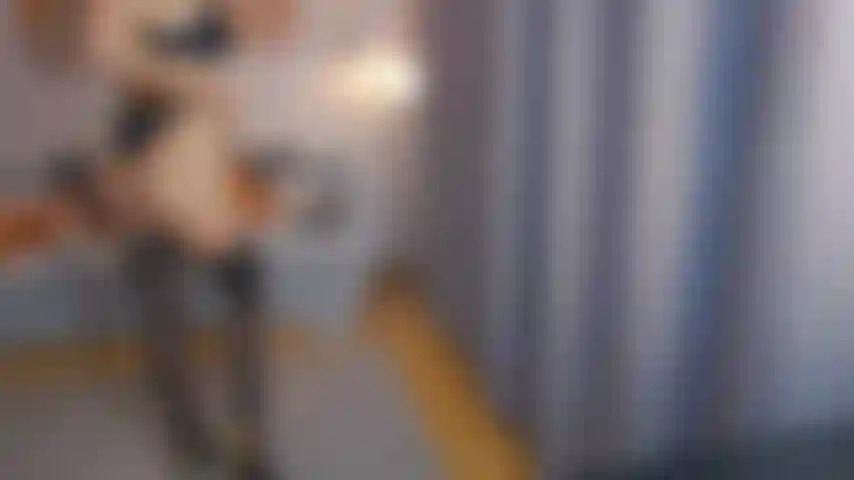 Essayez ma nouvelle lingerie chaude en bas, défilé.