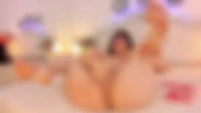 I was exploring my holes in different positions, moaning a lot and thinking about you... what are you waiting for to see it, don't be left wanting to enjoy a good handjob with this delicious video