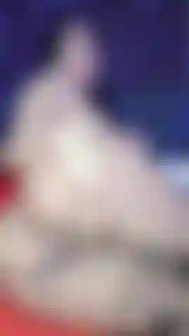 Laisse-moi te séduire avec mon cul qui se serre pour toi nu.