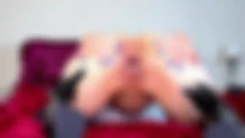 La chatte et le cul se répandent.