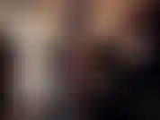 Fétichiste des jambes qui parle sale.