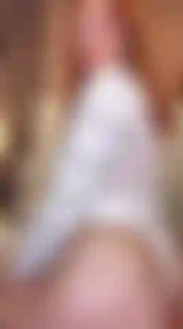 Venez me regarder danser et dites-moi si vous voulez me baiser pendant que vous me voyez prête et sensuelle pour vous.