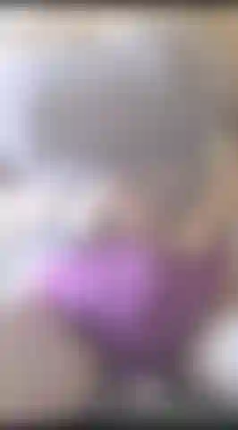 Peu taquine sous les vêtements.