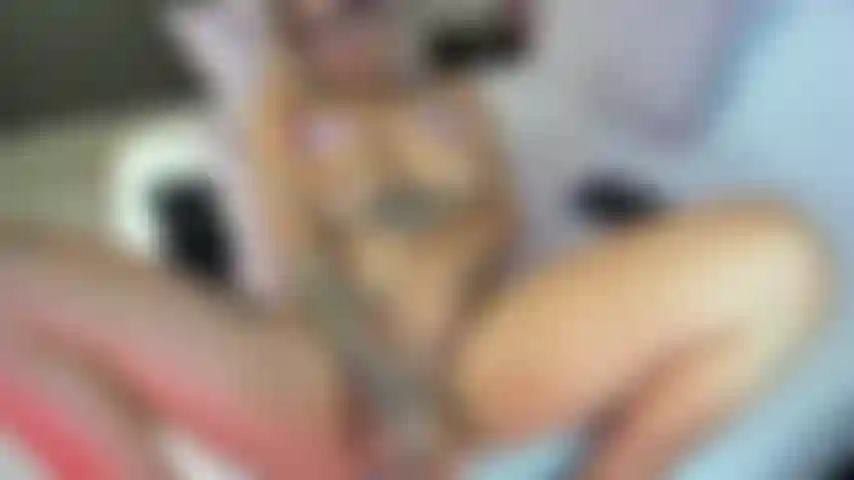 Baise-moi profondément, sens comment ma chatte serre ta bite dure tout en suçant mes gros seins, fais-les tiens pendant que tu m'emmènes à la limite et nous explosons en même temps de plaisir.