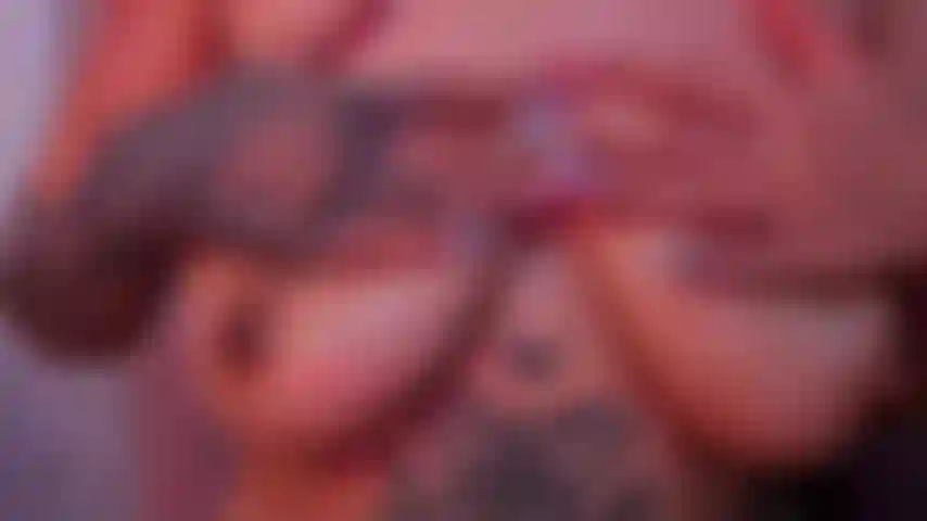 Aux seins juteux qui font du bon travail avec ta bite !