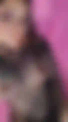Hé papa, tu veux voir ma chatte serrée et mouillée pour toi ? Tu veux un orgasme en ton nom ?