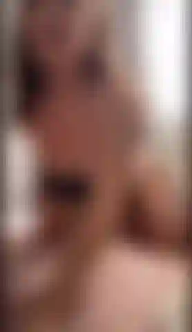 Mets moi en levrette ! Fais-moi manger cet oreiller.