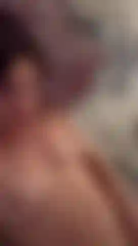 Écoutez et regardez-moi jouir avant de me regarder me faire baiser avec mon gros jouet 😈.