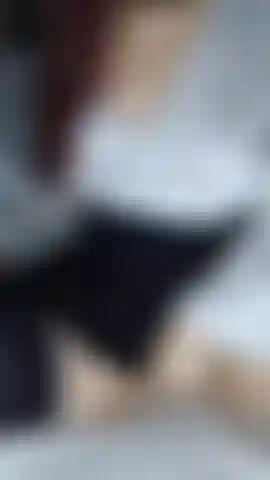 VIDEO FLASH Chatte tenue ecoliere