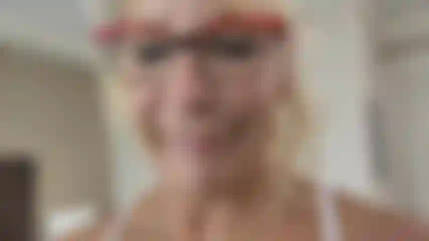 Donnant un bj inoubliable à une belle bbc.