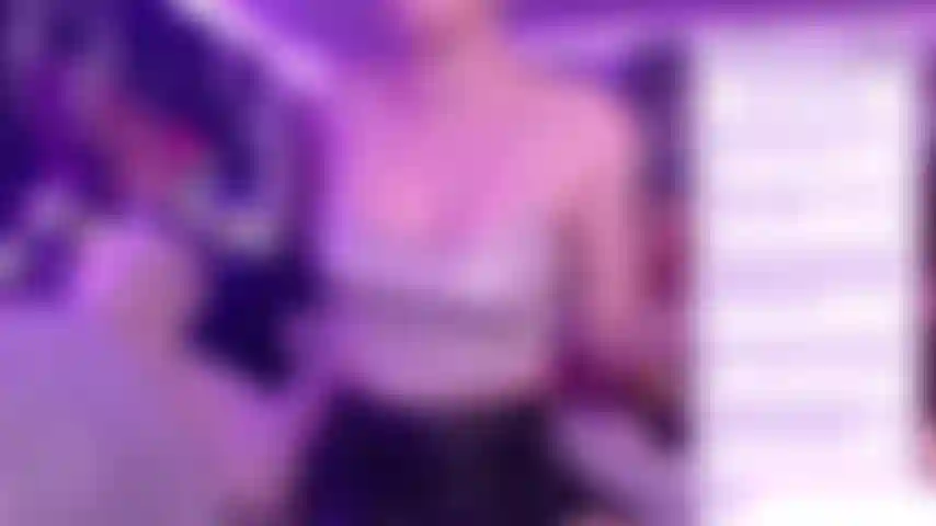 Spectacle cul à bouche en direct.