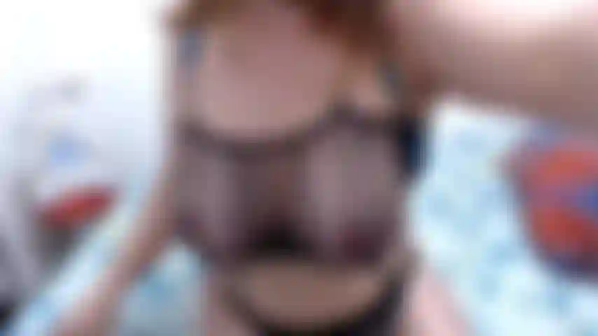 Deuxième partie : les pieds !. Lèche, suce, crache, joue avec mes pieds.